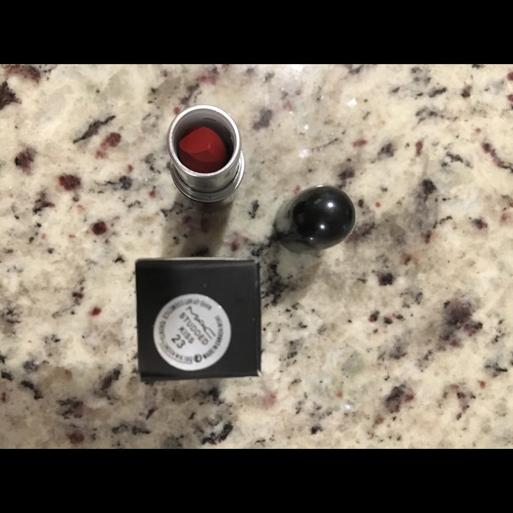 Women’s matte lipstick